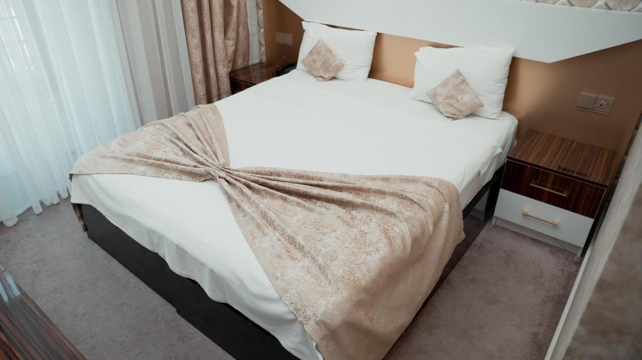 Dionis Baku Hotel Bagian luar foto