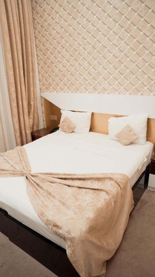 Dionis Baku Hotel Bagian luar foto