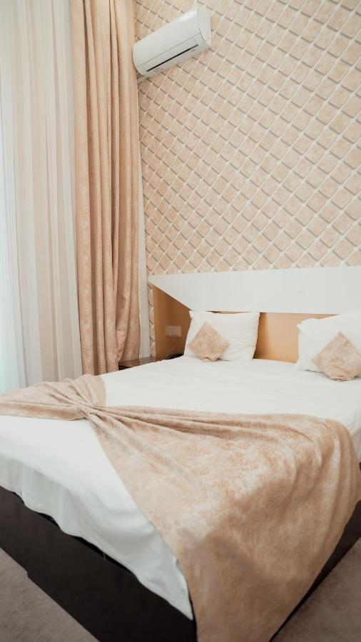 Dionis Baku Hotel Bagian luar foto